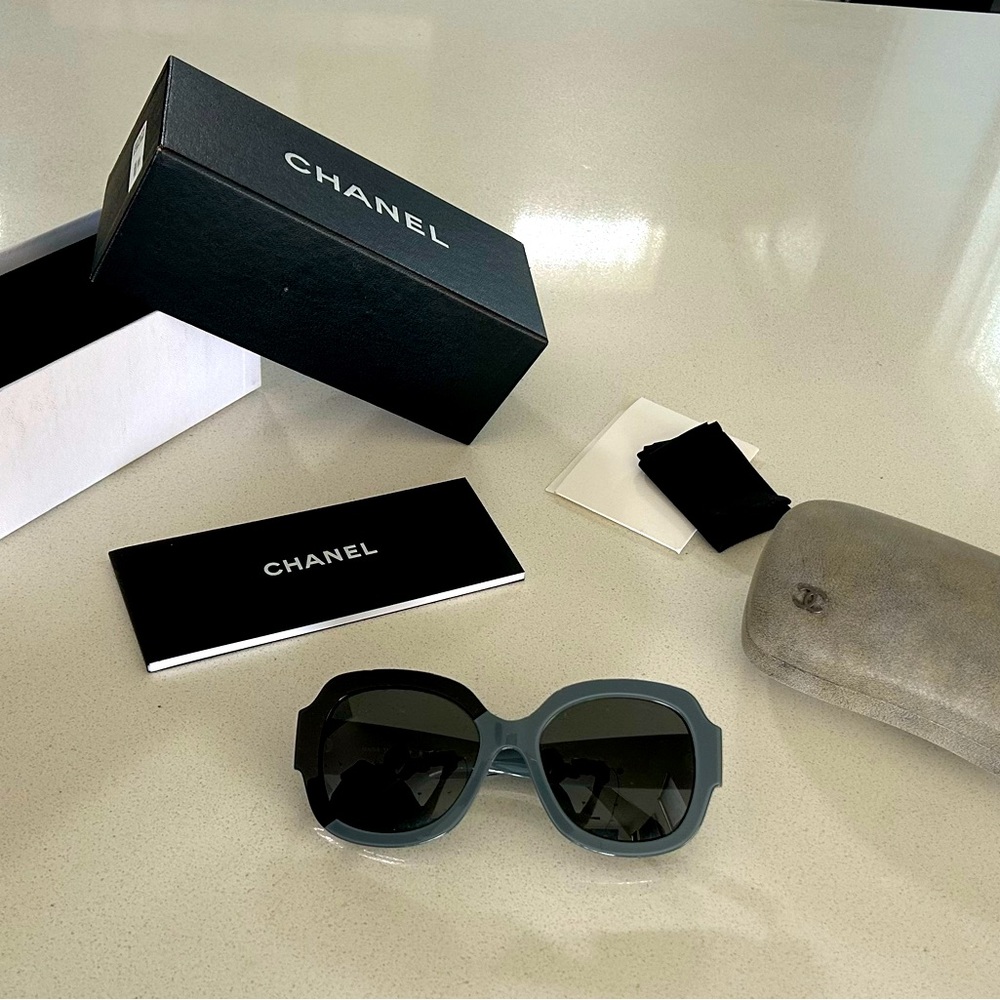 Chanel - Square Sunglasses - Black/Gray